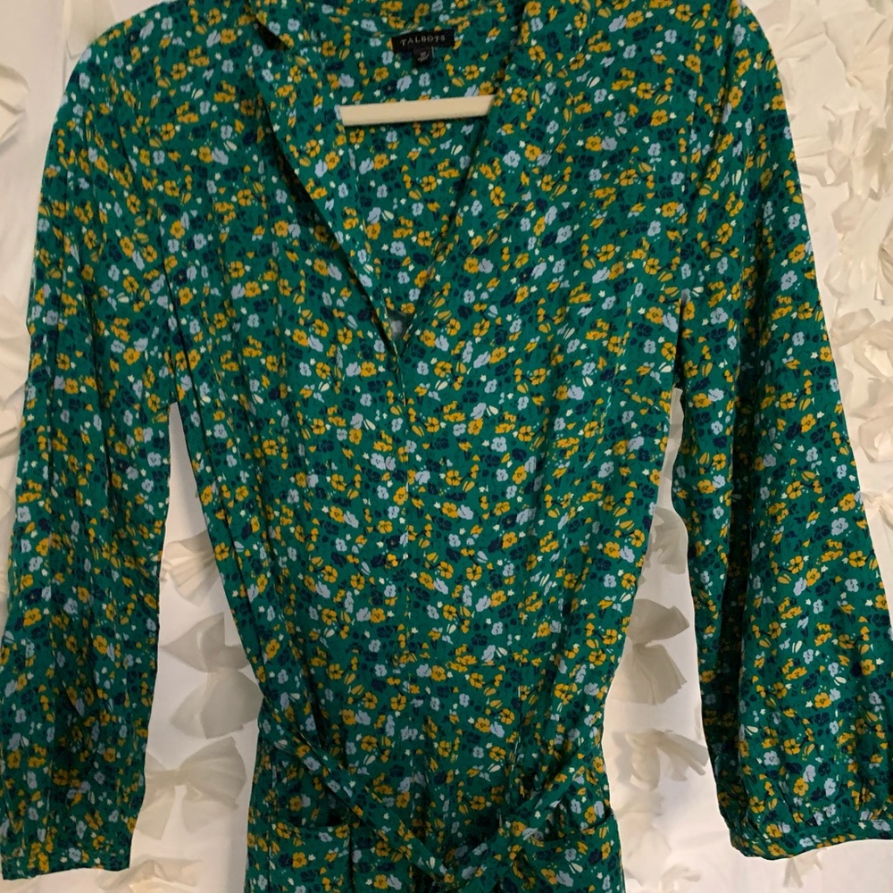 New, never worn. Smoke free home